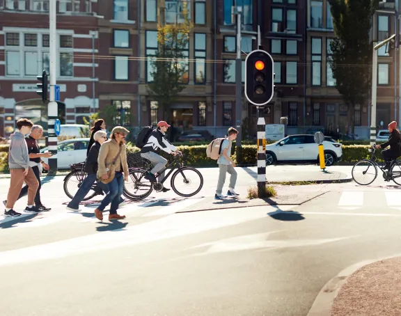 Diversity: Fietsers en voetgangers op straat